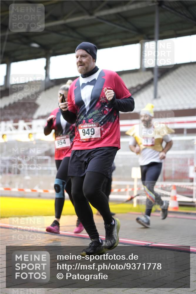 07.12.2025 - St. Pauli X-Mass-Run No. 15 Patografie http://msf.ph/oto/9371778 07.12.2025 11:46:12 Ziel 143, 188, 356, 949, 954, 1058, 1073, 1433, 1454, 2097, 2137, 2437, 2935, 2941, 3523, 3524, 3620 meine-sportfotos.de