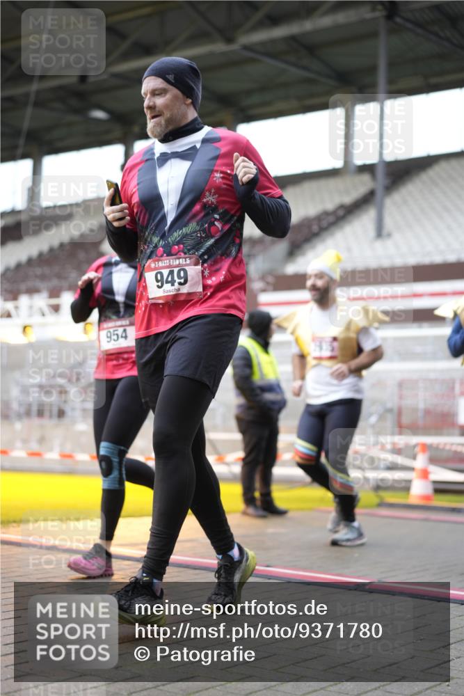 07.12.2025 - St. Pauli X-Mass-Run No. 15 Patografie http://msf.ph/oto/9371780 07.12.2025 11:46:12 Ziel 143, 188, 356, 949, 954, 1058, 1073, 1433, 1454, 2097, 2137, 2437, 2935, 2941, 3523, 3524, 3620 meine-sportfotos.de