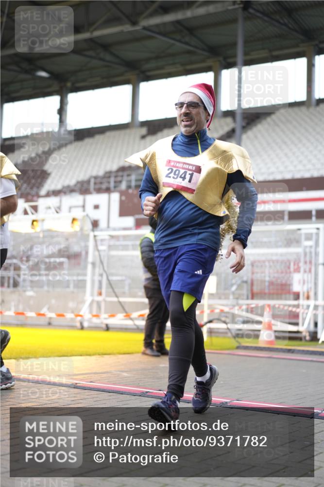07.12.2025 - St. Pauli X-Mass-Run No. 15 Patografie http://msf.ph/oto/9371782 07.12.2025 11:46:13 Ziel 356, 949, 954, 1058, 1073, 1433, 1454, 2097, 2137, 2437, 2935, 2941, 3523, 3524, 3620 meine-sportfotos.de