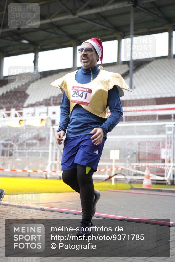 07.12.2025 - St. Pauli X-Mass-Run No. 15 Patografie http://msf.ph/oto/9371785 07.12.2025 11:46:13 Ziel 356, 949, 954, 1058, 1073, 1433, 1454, 2097, 2137, 2437, 2935, 2941, 3523, 3524, 3620 meine-sportfotos.de