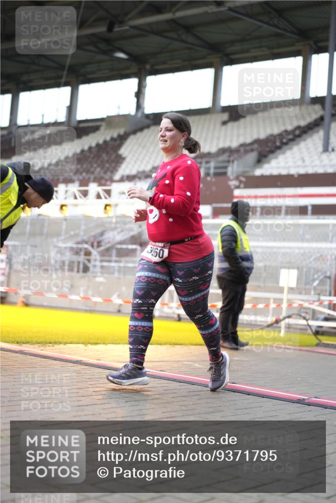 07.12.2025 - St. Pauli X-Mass-Run No. 15 Patografie http://msf.ph/oto/9371795 07.12.2025 11:46:28 Ziel 2108, 2109, 2111, 2716, 2935, 2941, 3960 meine-sportfotos.de