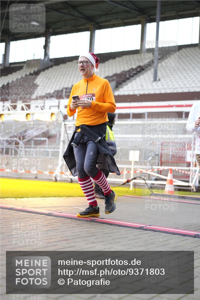 07.12.2025 - St. Pauli X-Mass-Run No. 15 Patografie http://msf.ph/oto/9371803 07.12.2025 11:46:39 Ziel 346, 371, 642, 649, 903, 987, 1276, 2108, 2109, 2111, 2179, 2180, 2442, 2446, 3960 meine-sportfotos.de