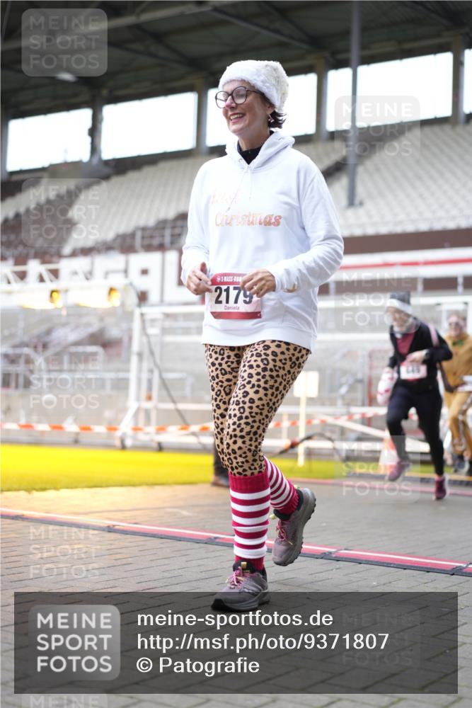 07.12.2025 - St. Pauli X-Mass-Run No. 15 Patografie http://msf.ph/oto/9371807 07.12.2025 11:46:40 Ziel 346, 371, 642, 649, 903, 978, 987, 1276, 2108, 2109, 2111, 2179, 2180, 2442, 2446, 3960 meine-sportfotos.de