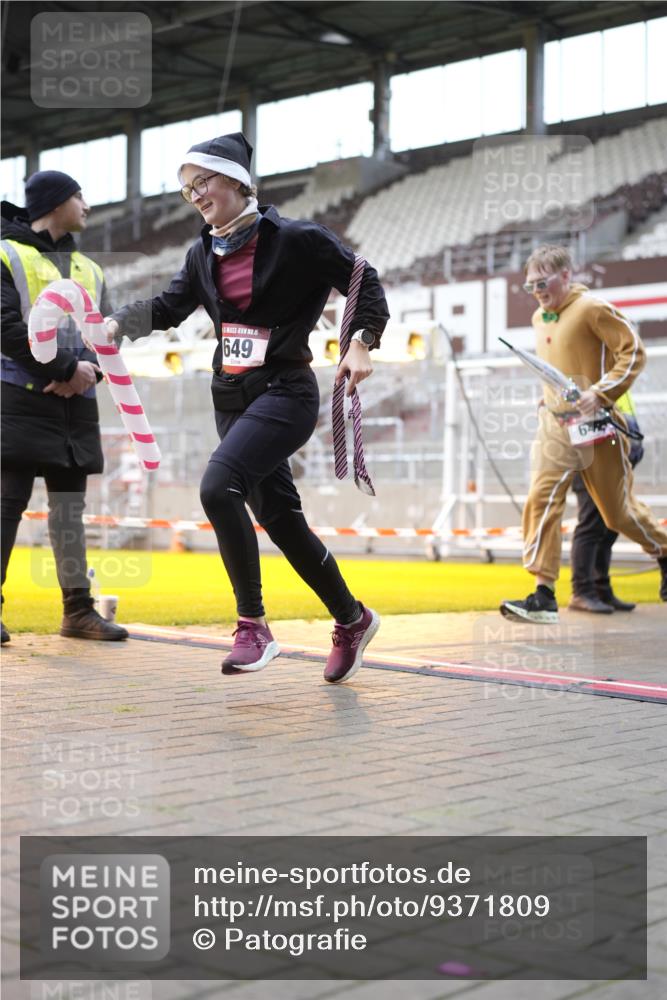 07.12.2025 - St. Pauli X-Mass-Run No. 15 Patografie http://msf.ph/oto/9371809 07.12.2025 11:46:41 Ziel 346, 371, 570, 609, 642, 649, 903, 978, 987, 1276, 2108, 2109, 2111, 2179, 2180, 2442, 2446, 3960 meine-sportfotos.de
