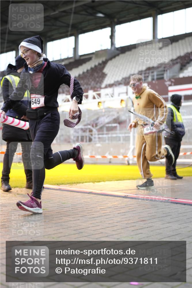 07.12.2025 - St. Pauli X-Mass-Run No. 15 Patografie http://msf.ph/oto/9371811 07.12.2025 11:46:41 Ziel 346, 371, 570, 609, 642, 649, 903, 978, 987, 1276, 2108, 2109, 2111, 2179, 2180, 2442, 2446, 3960 meine-sportfotos.de