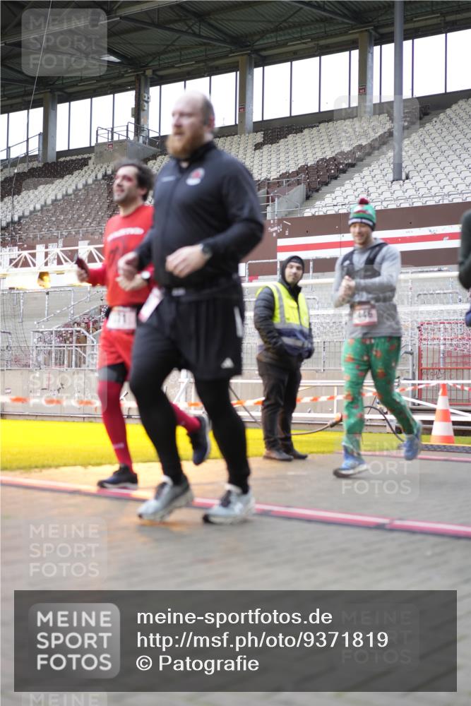 07.12.2025 - St. Pauli X-Mass-Run No. 15 Patografie http://msf.ph/oto/9371819 07.12.2025 11:46:43 Ziel 346, 371, 567, 570, 609, 640, 642, 649, 903, 978, 987, 1276, 2179, 2180, 2222, 2347, 2442, 2446, 3525 meine-sportfotos.de