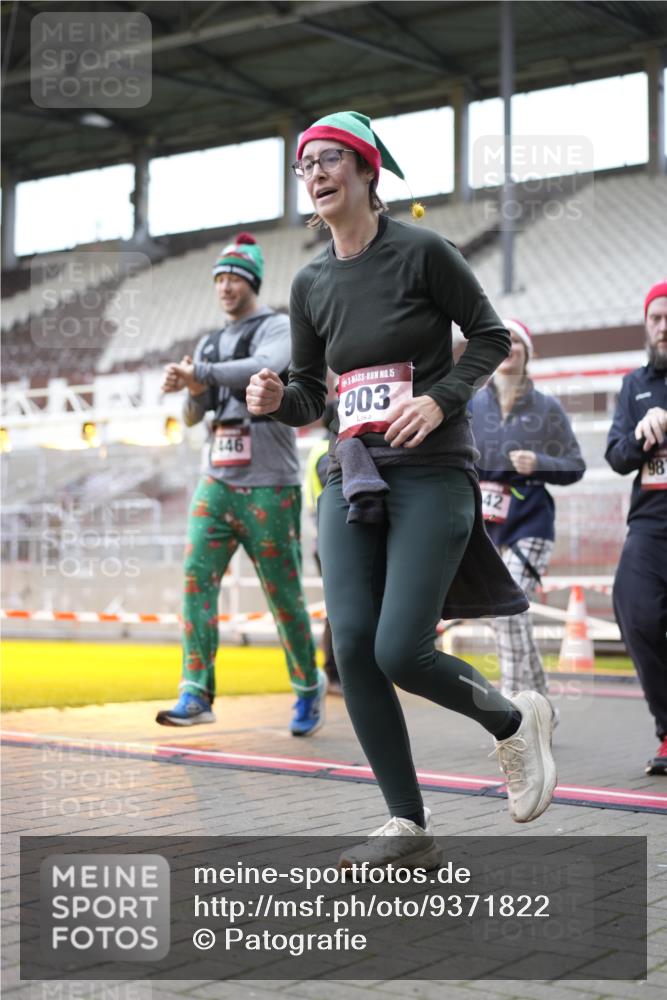 07.12.2025 - St. Pauli X-Mass-Run No. 15 Patografie http://msf.ph/oto/9371822 07.12.2025 11:46:44 Ziel 346, 371, 567, 570, 609, 640, 642, 645, 647, 649, 903, 978, 987, 1276, 2179, 2180, 2222, 2347, 2442, 2446, 3525, 3924, 3925 meine-sportfotos.de