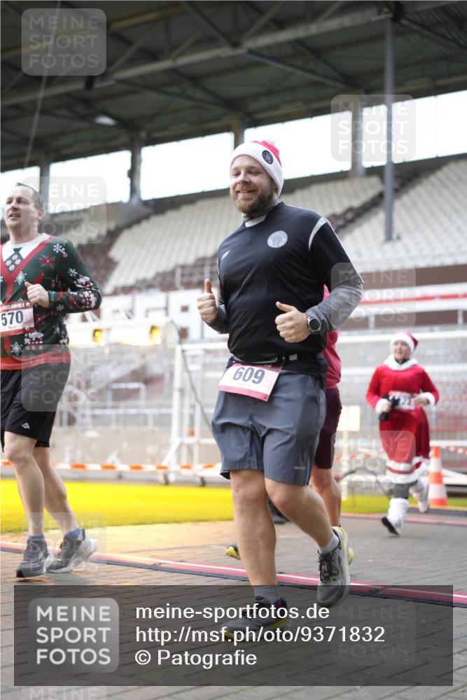07.12.2025 - St. Pauli X-Mass-Run No. 15 Patografie http://msf.ph/oto/9371832 07.12.2025 11:46:47 Ziel 346, 371, 567, 570, 609, 640, 642, 645, 647, 649, 903, 978, 987, 1276, 1881, 1882, 2179, 2180, 2182, 2222, 2347, 2442, 2446, 2798, 2928, 3010, 3210, 3525, 3924, 3925, 3961 meine-sportfotos.de