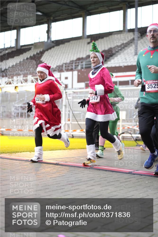 07.12.2025 - St. Pauli X-Mass-Run No. 15 Patografie http://msf.ph/oto/9371836 07.12.2025 11:46:48 Ziel 346, 371, 567, 570, 609, 640, 642, 645, 647, 649, 903, 978, 987, 1276, 1881, 1882, 2047, 2114, 2179, 2180, 2182, 2222, 2347, 2442, 2446, 2798, 2928, 3010, 3210, 3525, 3777, 3924, 3925, 3961 meine-sportfotos.de