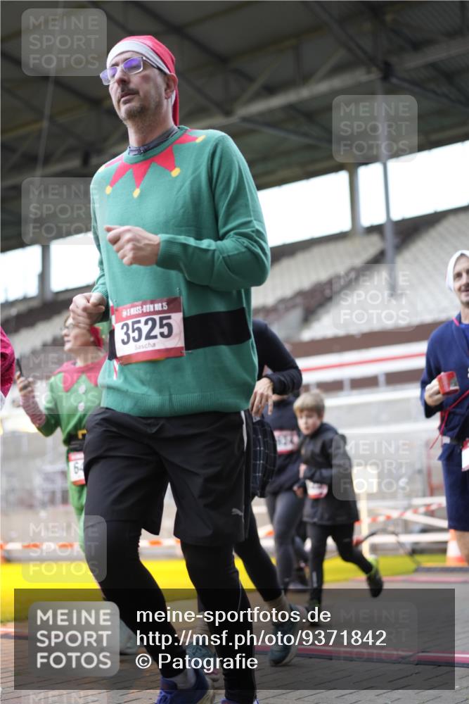 07.12.2025 - St. Pauli X-Mass-Run No. 15 Patografie http://msf.ph/oto/9371842 07.12.2025 11:46:49 Ziel 346, 371, 567, 570, 609, 640, 642, 645, 647, 649, 903, 978, 987, 1276, 1881, 1882, 2047, 2114, 2179, 2180, 2182, 2222, 2347, 2442, 2446, 2798, 2928, 3010, 3210, 3525, 3777, 3924, 3925, 3961 meine-sportfotos.de