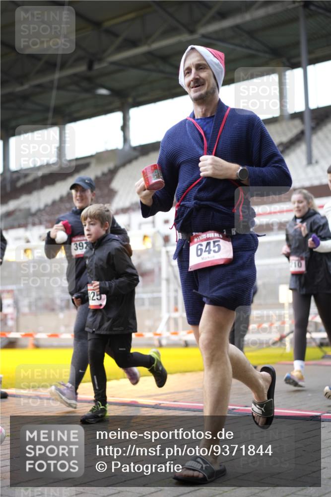 07.12.2025 - St. Pauli X-Mass-Run No. 15 Patografie http://msf.ph/oto/9371844 07.12.2025 11:46:50 Ziel 346, 371, 567, 570, 609, 640, 642, 645, 647, 649, 903, 978, 987, 1276, 1881, 1882, 2047, 2114, 2179, 2180, 2182, 2222, 2347, 2442, 2446, 2798, 2928, 3010, 3210, 3525, 3777, 3924, 3925, 3961 meine-sportfotos.de