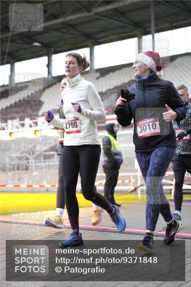 07.12.2025 - St. Pauli X-Mass-Run No. 15 Patografie http://msf.ph/oto/9371848 07.12.2025 11:46:50 Ziel 346, 371, 567, 570, 609, 640, 642, 645, 647, 649, 903, 978, 987, 1276, 1881, 1882, 2047, 2114, 2179, 2180, 2182, 2222, 2347, 2442, 2446, 2798, 2928, 3010, 3210, 3525, 3777, 3924, 3925, 3961 meine-sportfotos.de