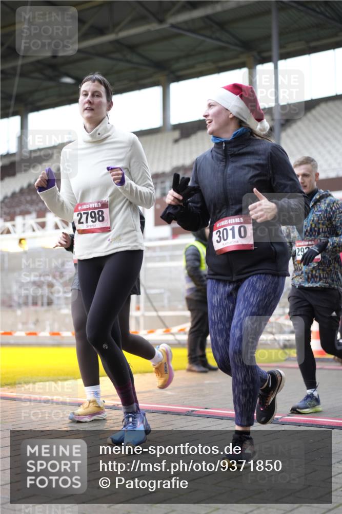 07.12.2025 - St. Pauli X-Mass-Run No. 15 Patografie http://msf.ph/oto/9371850 07.12.2025 11:46:51 Ziel 346, 371, 567, 570, 609, 640, 642, 645, 647, 649, 903, 978, 987, 1276, 1881, 1882, 2047, 2114, 2179, 2180, 2182, 2222, 2347, 2442, 2446, 2798, 2928, 3010, 3210, 3525, 3777, 3924, 3925, 3961 meine-sportfotos.de