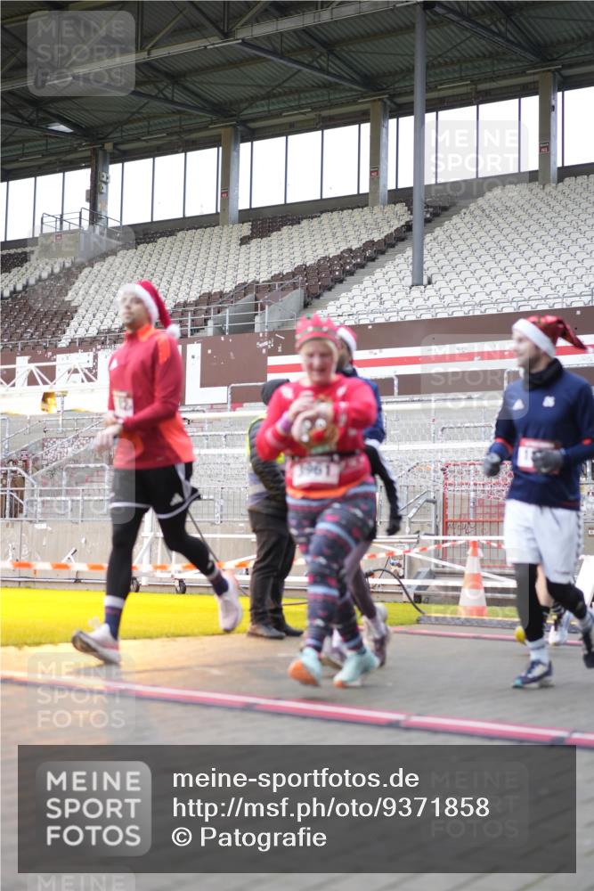 07.12.2025 - St. Pauli X-Mass-Run No. 15 Patografie http://msf.ph/oto/9371858 07.12.2025 11:46:52 Ziel 346, 371, 567, 570, 609, 640, 642, 645, 647, 649, 903, 978, 987, 1276, 1881, 1882, 2047, 2114, 2179, 2180, 2182, 2222, 2347, 2442, 2446, 2798, 2928, 3010, 3210, 3525, 3777, 3924, 3925, 3961 meine-sportfotos.de