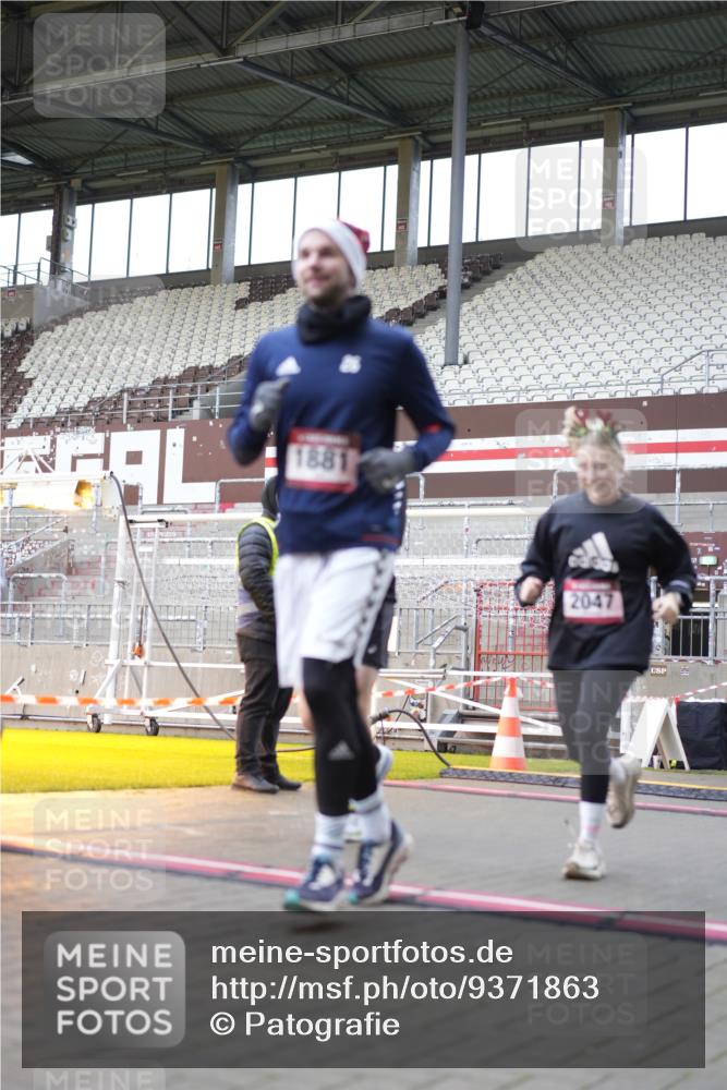 07.12.2025 - St. Pauli X-Mass-Run No. 15 Patografie http://msf.ph/oto/9371863 07.12.2025 11:46:53 Ziel 346, 371, 567, 570, 609, 640, 642, 645, 647, 649, 903, 978, 987, 1276, 1881, 1882, 2047, 2114, 2179, 2180, 2182, 2222, 2347, 2442, 2446, 2798, 2928, 3010, 3210, 3525, 3777, 3924, 3925, 3961 meine-sportfotos.de