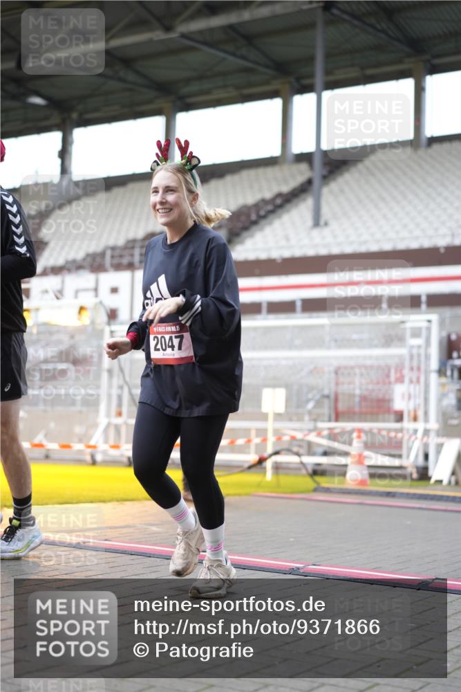 07.12.2025 - St. Pauli X-Mass-Run No. 15 Patografie http://msf.ph/oto/9371866 07.12.2025 11:46:54 Ziel 346, 371, 567, 570, 609, 640, 642, 645, 647, 649, 903, 978, 987, 1881, 1882, 2047, 2114, 2179, 2180, 2182, 2222, 2347, 2442, 2446, 2798, 2928, 3010, 3210, 3525, 3777, 3924, 3925, 3961 meine-sportfotos.de