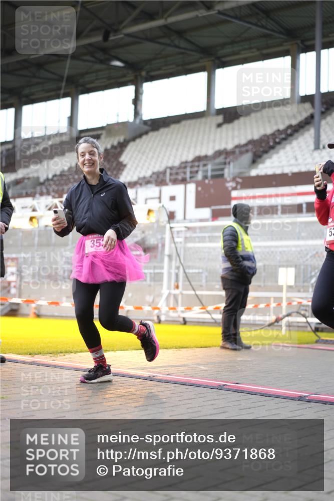 07.12.2025 - St. Pauli X-Mass-Run No. 15 Patografie http://msf.ph/oto/9371868 07.12.2025 11:47:00 Ziel 353, 530, 567, 570, 609, 640, 645, 647, 978, 1881, 1882, 2047, 2114, 2182, 2222, 2347, 2798, 2928, 3010, 3210, 3215, 3216, 3420, 3525, 3777, 3924, 3925, 3948, 3949, 3961, 5004 meine-sportfotos.de