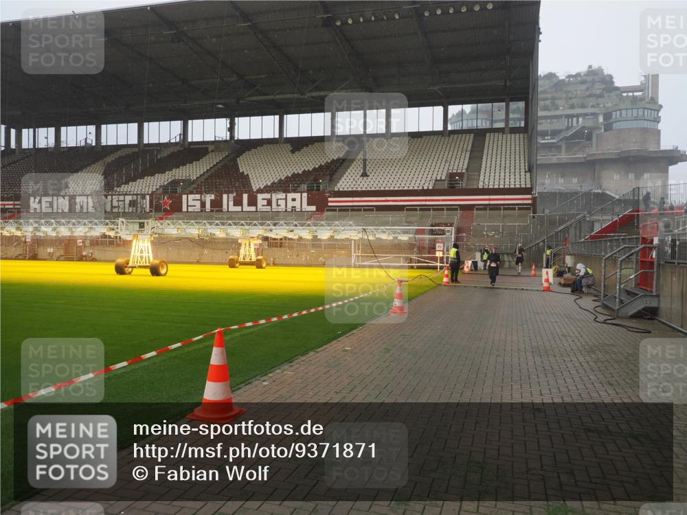 07.12.2025 - St. Pauli X-Mass-Run No. 15 Fabian Wolf http://msf.ph/oto/9371871 07.12.2025 10:08:17 Ziel 2691, 2692, 2746, 3627, 3628, 4734, 4737, 4740 meine-sportfotos.de