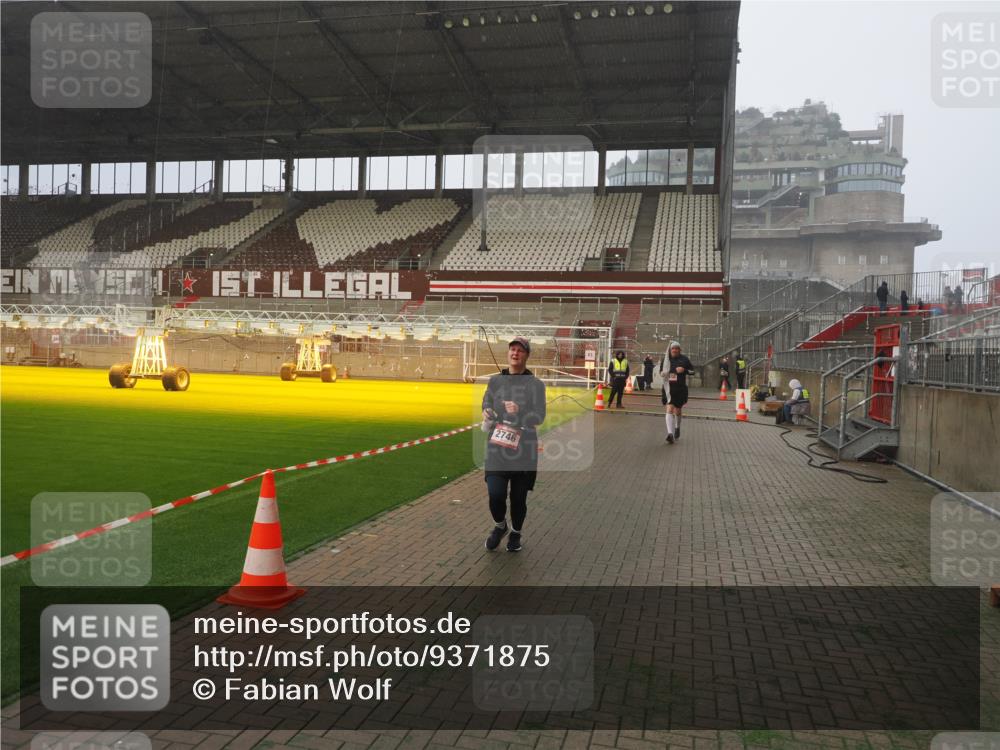 07.12.2025 - St. Pauli X-Mass-Run No. 15 Fabian Wolf http://msf.ph/oto/9371875 07.12.2025 10:08:23 Ziel 2650, 2691, 2746 meine-sportfotos.de