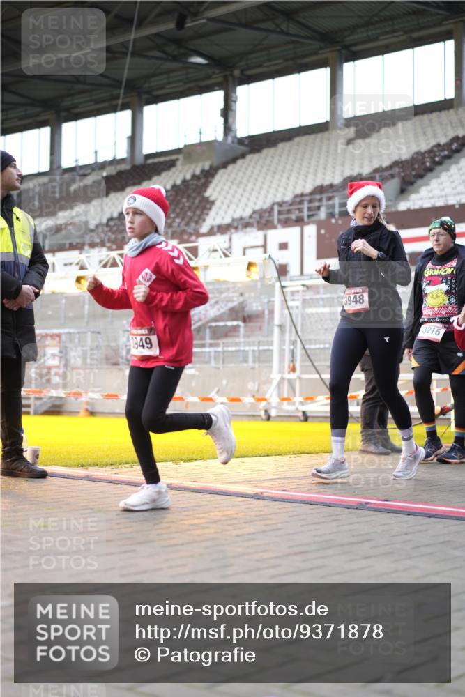 07.12.2025 - St. Pauli X-Mass-Run No. 15 Patografie http://msf.ph/oto/9371878 07.12.2025 11:47:04 Ziel 353, 530, 614, 645, 647, 898, 900, 901, 1881, 1882, 2047, 2114, 2182, 2568, 2798, 2928, 3010, 3210, 3215, 3216, 3420, 3641, 3777, 3924, 3925, 3948, 3949, 3961, 5004 meine-sportfotos.de