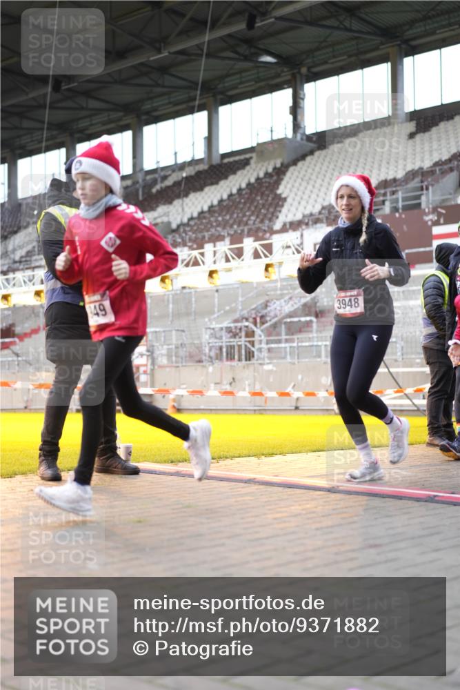 07.12.2025 - St. Pauli X-Mass-Run No. 15 Patografie http://msf.ph/oto/9371882 07.12.2025 11:47:04 Ziel 353, 530, 614, 645, 647, 898, 900, 901, 1881, 1882, 2047, 2114, 2182, 2568, 2798, 2928, 3010, 3210, 3215, 3216, 3420, 3641, 3777, 3924, 3925, 3948, 3949, 3961, 5004 meine-sportfotos.de