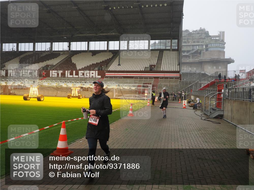 07.12.2025 - St. Pauli X-Mass-Run No. 15 Fabian Wolf http://msf.ph/oto/9371886 07.12.2025 10:08:24 Ziel 2650, 2746 meine-sportfotos.de