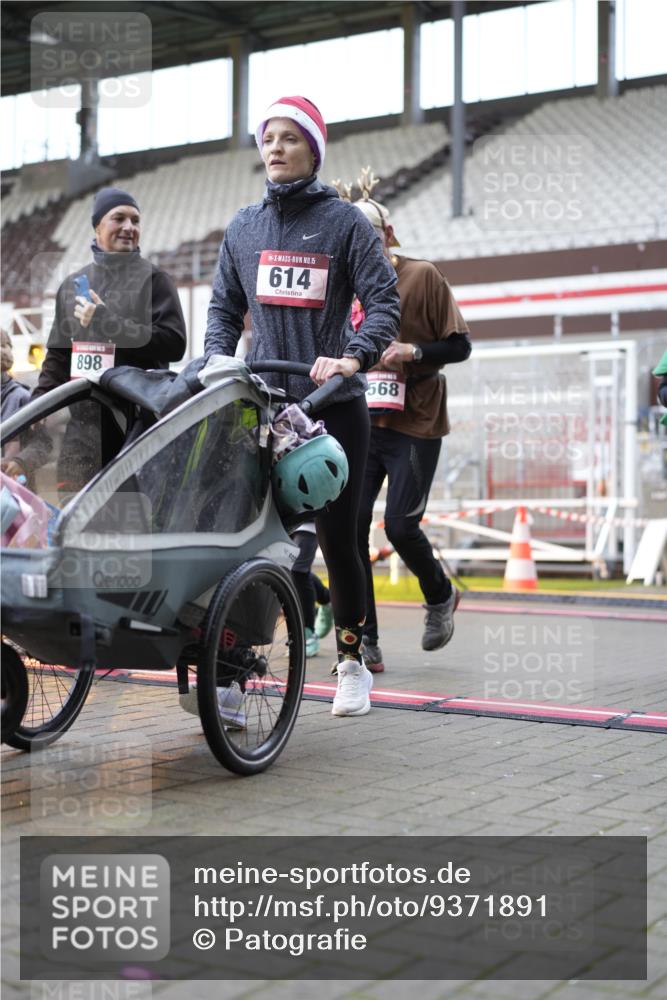 07.12.2025 - St. Pauli X-Mass-Run No. 15 Patografie http://msf.ph/oto/9371891 07.12.2025 11:47:08 Ziel 353, 530, 614, 898, 900, 901, 992, 2047, 2114, 2221, 2223, 2568, 3215, 3216, 3420, 3471, 3482, 3641, 3777, 3798, 3800, 3948, 3949, 5004 meine-sportfotos.de
