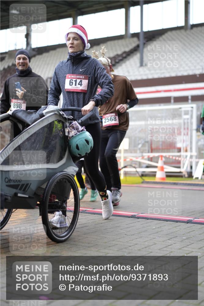 07.12.2025 - St. Pauli X-Mass-Run No. 15 Patografie http://msf.ph/oto/9371893 07.12.2025 11:47:08 Ziel 353, 530, 614, 898, 900, 901, 992, 2047, 2114, 2221, 2223, 2568, 3215, 3216, 3420, 3471, 3482, 3641, 3777, 3798, 3800, 3948, 3949, 5004 meine-sportfotos.de