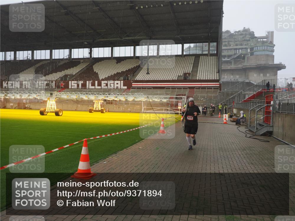 07.12.2025 - St. Pauli X-Mass-Run No. 15 Fabian Wolf http://msf.ph/oto/9371894 07.12.2025 10:08:26 Ziel 2650, 2746 meine-sportfotos.de