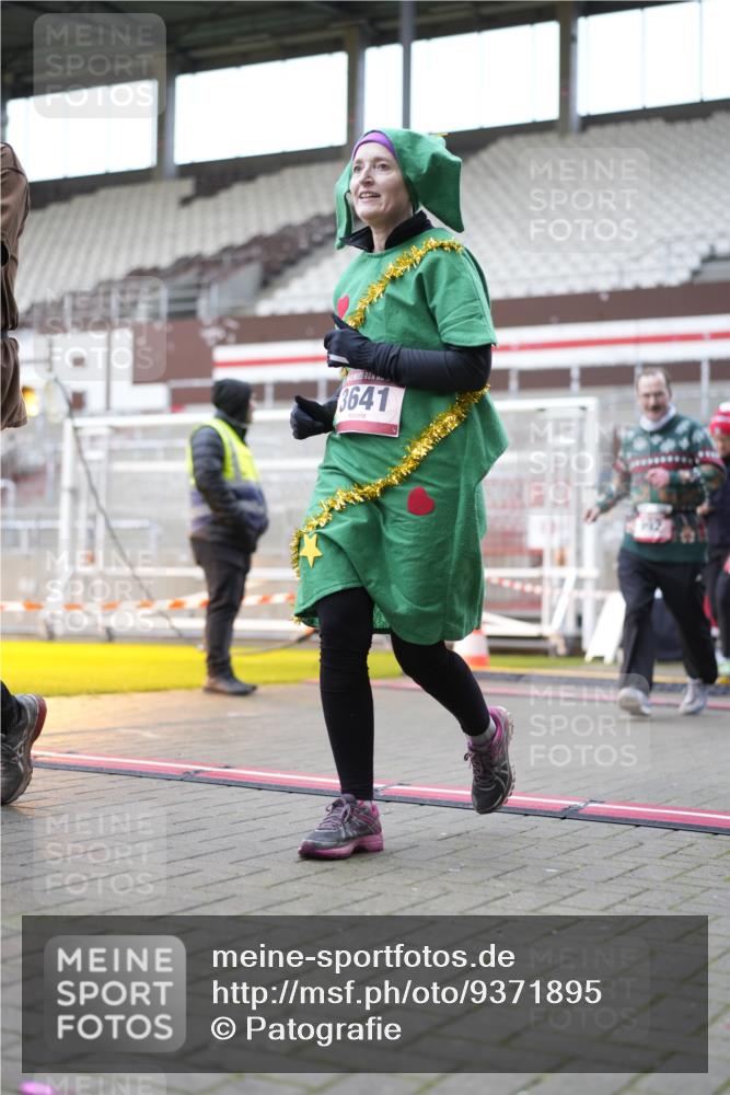 07.12.2025 - St. Pauli X-Mass-Run No. 15 Patografie http://msf.ph/oto/9371895 07.12.2025 11:47:09 Ziel 353, 530, 614, 898, 900, 901, 992, 2221, 2223, 2568, 3215, 3216, 3420, 3471, 3482, 3641, 3798, 3800, 3948, 3949, 5004 meine-sportfotos.de