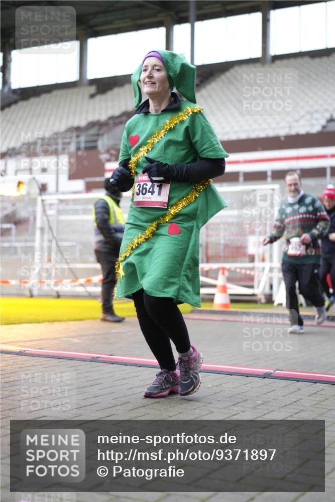 07.12.2025 - St. Pauli X-Mass-Run No. 15 Patografie http://msf.ph/oto/9371897 07.12.2025 11:47:09 Ziel 353, 530, 614, 898, 900, 901, 992, 2221, 2223, 2568, 3215, 3216, 3420, 3471, 3482, 3641, 3798, 3800, 3948, 3949, 5004 meine-sportfotos.de