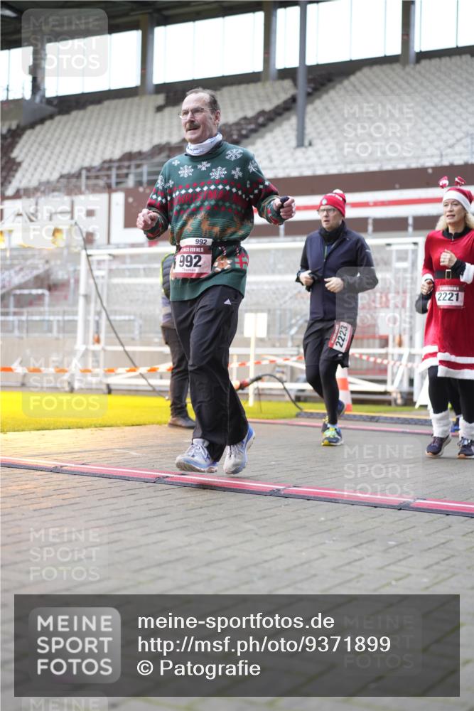 07.12.2025 - St. Pauli X-Mass-Run No. 15 Patografie http://msf.ph/oto/9371899 07.12.2025 11:47:10 Ziel 353, 530, 614, 898, 900, 901, 992, 2221, 2223, 2568, 3215, 3216, 3420, 3471, 3482, 3641, 3798, 3800, 3948, 3949, 4883, 5004 meine-sportfotos.de