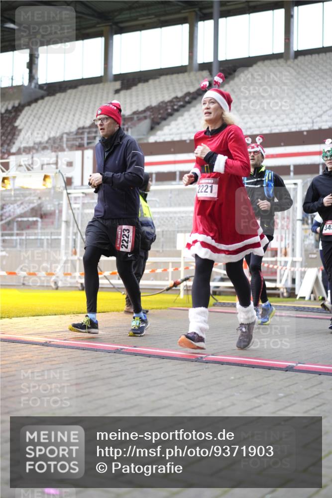 07.12.2025 - St. Pauli X-Mass-Run No. 15 Patografie http://msf.ph/oto/9371903 07.12.2025 11:47:11 Ziel 353, 530, 614, 898, 900, 901, 992, 2221, 2223, 2568, 3215, 3216, 3420, 3471, 3482, 3641, 3798, 3800, 3948, 3949, 4883, 5004 meine-sportfotos.de