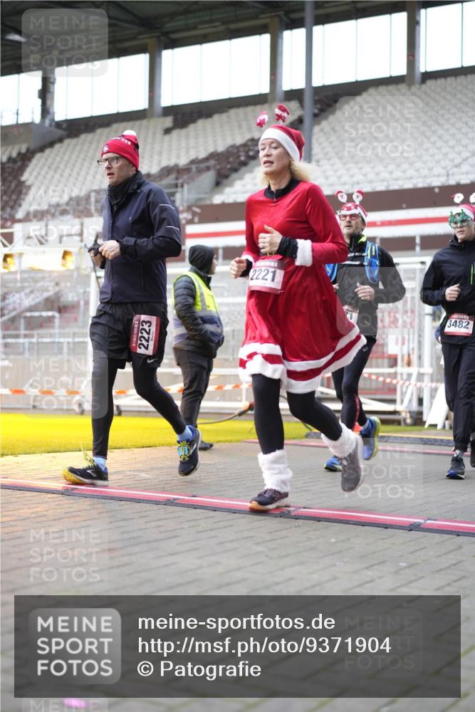 07.12.2025 - St. Pauli X-Mass-Run No. 15 Patografie http://msf.ph/oto/9371904 07.12.2025 11:47:11 Ziel 353, 530, 614, 898, 900, 901, 992, 2221, 2223, 2568, 3215, 3216, 3420, 3471, 3482, 3641, 3798, 3800, 3948, 3949, 4883, 5004 meine-sportfotos.de