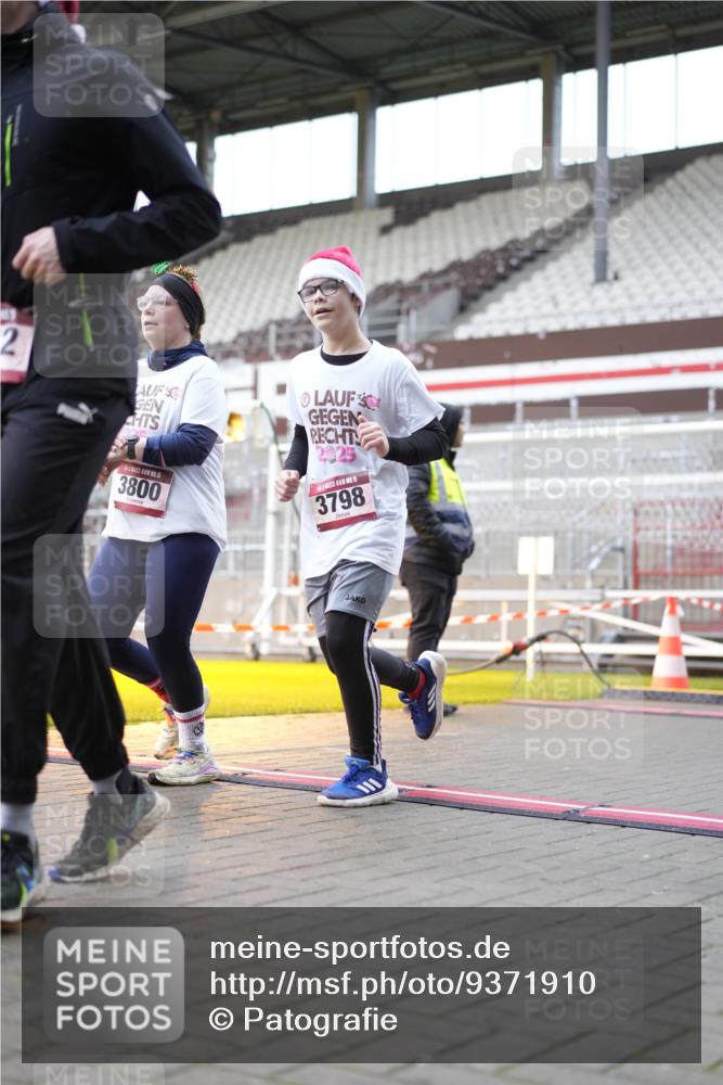 07.12.2025 - St. Pauli X-Mass-Run No. 15 Patografie http://msf.ph/oto/9371910 07.12.2025 11:47:14 Ziel 353, 530, 614, 898, 900, 901, 992, 2221, 2223, 2568, 3215, 3216, 3420, 3471, 3482, 3594, 3596, 3641, 3798, 3800, 3948, 3949, 4883, 5004 meine-sportfotos.de