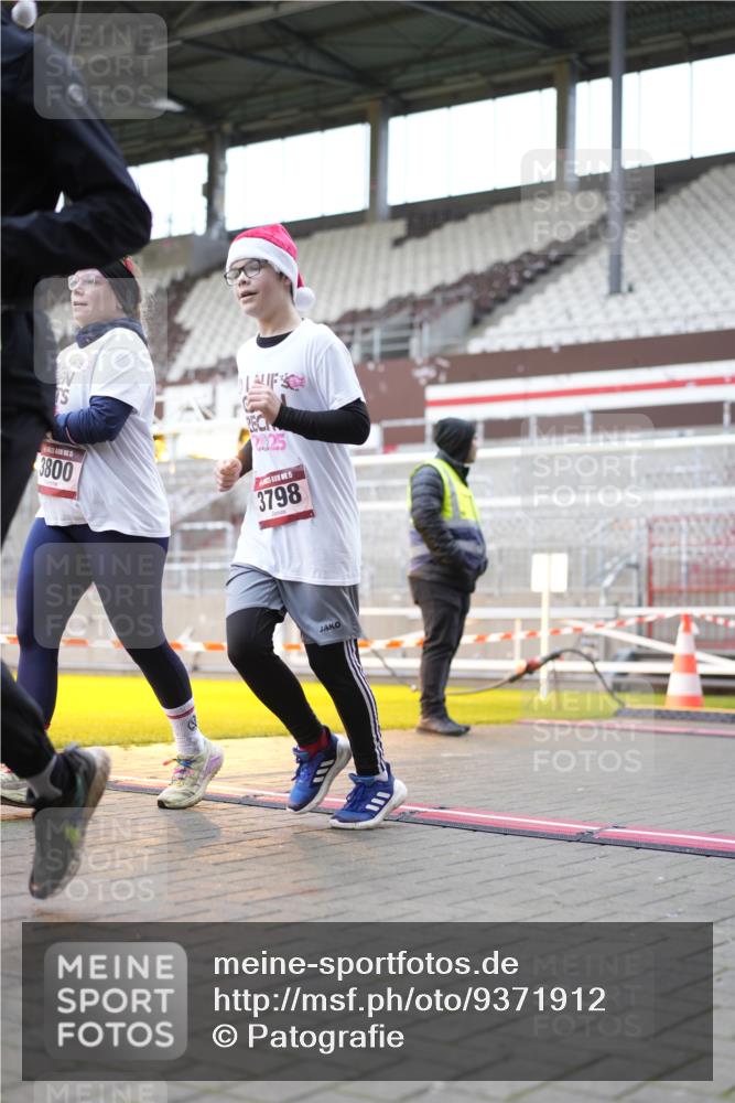 07.12.2025 - St. Pauli X-Mass-Run No. 15 Patografie http://msf.ph/oto/9371912 07.12.2025 11:47:14 Ziel 353, 530, 614, 898, 900, 901, 992, 2221, 2223, 2568, 3215, 3216, 3420, 3471, 3482, 3594, 3596, 3641, 3798, 3800, 3948, 3949, 4883, 5004 meine-sportfotos.de