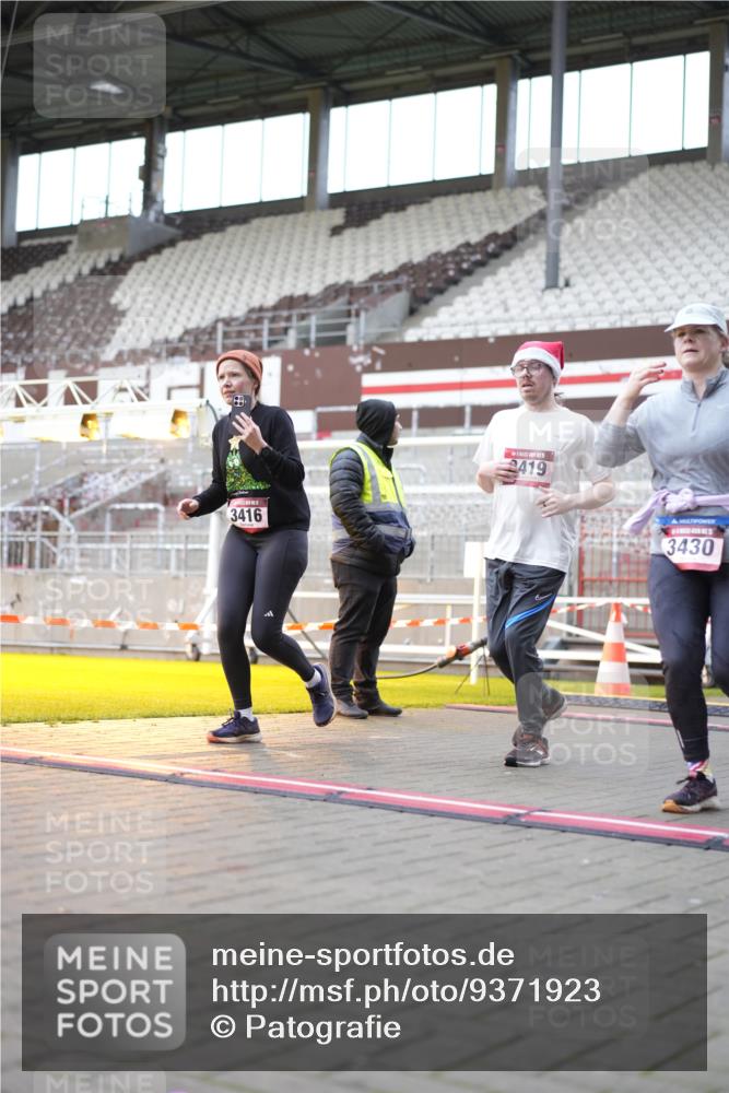 07.12.2025 - St. Pauli X-Mass-Run No. 15 Patografie http://msf.ph/oto/9371923 07.12.2025 11:47:20 Ziel 614, 898, 900, 901, 930, 992, 2221, 2223, 2568, 3416, 3419, 3420, 3430, 3471, 3482, 3594, 3596, 3641, 3798, 3800, 4883 meine-sportfotos.de
