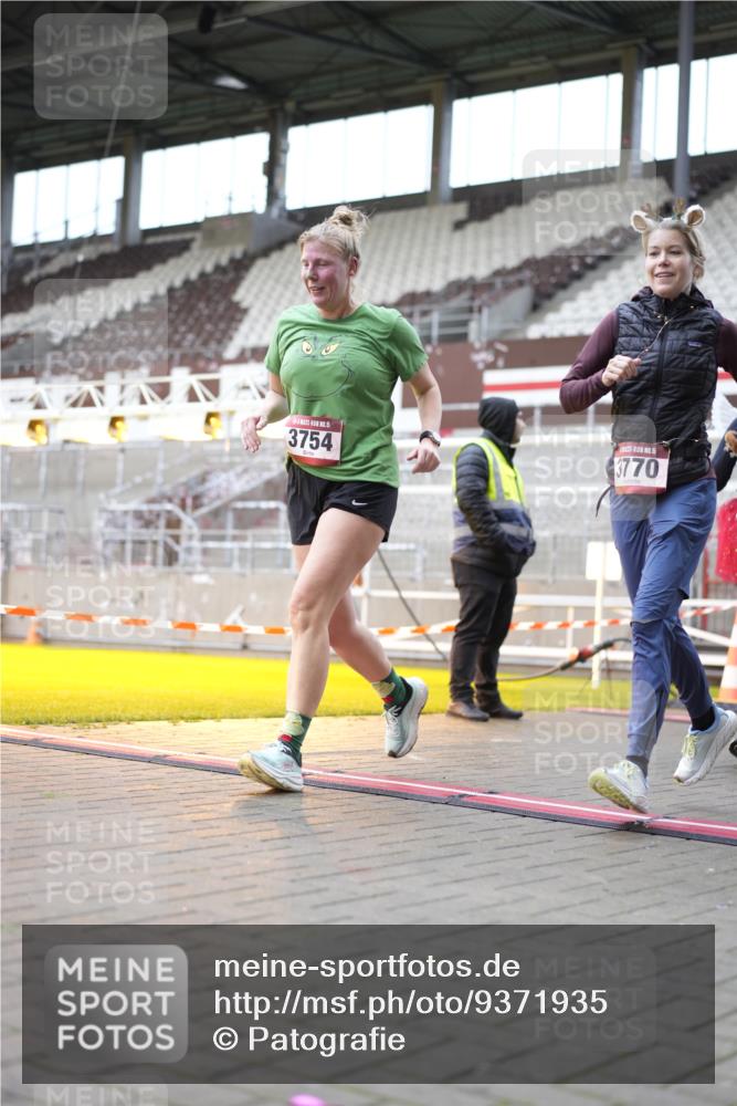 07.12.2025 - St. Pauli X-Mass-Run No. 15 Patografie http://msf.ph/oto/9371935 07.12.2025 11:47:26 Ziel 107, 121, 125, 131, 237, 245, 254, 930, 1540, 2221, 2223, 3416, 3419, 3430, 3471, 3482, 3594, 3596, 3655, 3664, 3754, 3770, 3798, 3800, 4883 meine-sportfotos.de