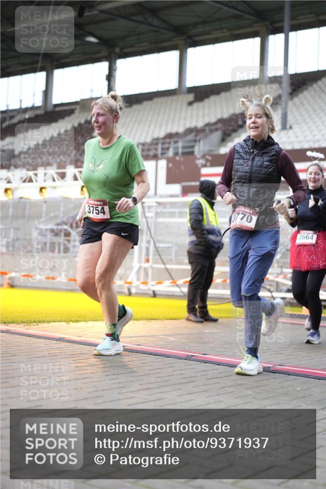 07.12.2025 - St. Pauli X-Mass-Run No. 15 Patografie http://msf.ph/oto/9371937 07.12.2025 11:47:26 Ziel 107, 121, 125, 131, 237, 245, 254, 930, 1540, 2221, 2223, 3416, 3419, 3430, 3471, 3482, 3594, 3596, 3655, 3664, 3754, 3770, 3798, 3800, 4883 meine-sportfotos.de