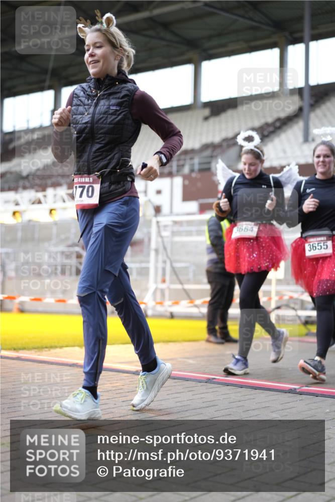 07.12.2025 - St. Pauli X-Mass-Run No. 15 Patografie http://msf.ph/oto/9371941 07.12.2025 11:47:27 Ziel 107, 121, 125, 131, 237, 245, 254, 930, 1540, 3416, 3419, 3430, 3471, 3482, 3594, 3596, 3655, 3664, 3754, 3770, 3798, 3800, 4883 meine-sportfotos.de