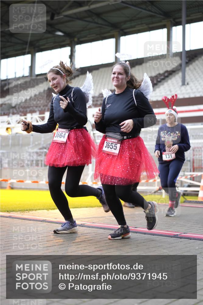 07.12.2025 - St. Pauli X-Mass-Run No. 15 Patografie http://msf.ph/oto/9371945 07.12.2025 11:47:27 Ziel 107, 121, 125, 131, 237, 245, 254, 930, 1540, 3416, 3419, 3430, 3471, 3482, 3594, 3596, 3655, 3664, 3754, 3770, 3798, 3800, 4883 meine-sportfotos.de