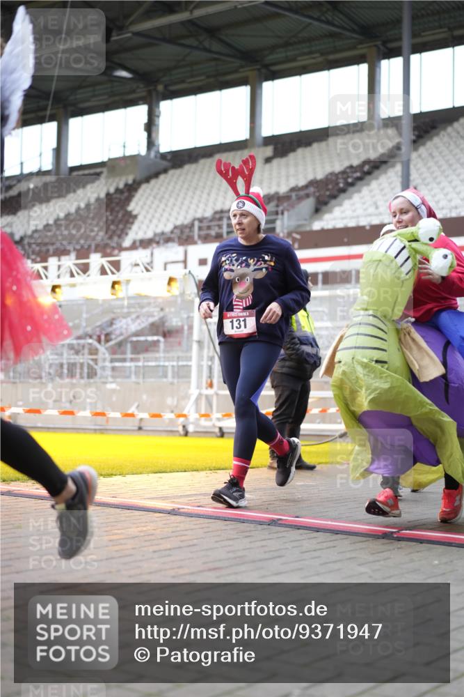 07.12.2025 - St. Pauli X-Mass-Run No. 15 Patografie http://msf.ph/oto/9371947 07.12.2025 11:47:28 Ziel 107, 121, 125, 131, 237, 245, 254, 930, 1540, 3416, 3419, 3430, 3594, 3596, 3655, 3664, 3754, 3770, 3798, 3800, 4883 meine-sportfotos.de