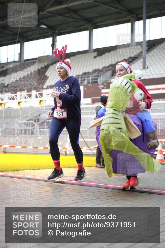 07.12.2025 - St. Pauli X-Mass-Run No. 15 Patografie http://msf.ph/oto/9371951 07.12.2025 11:47:28 Ziel 107, 121, 125, 131, 237, 245, 254, 930, 1540, 3416, 3419, 3430, 3594, 3596, 3655, 3664, 3754, 3770, 3798, 3800, 4883 meine-sportfotos.de