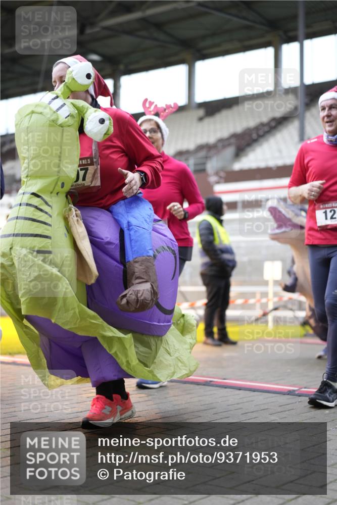 07.12.2025 - St. Pauli X-Mass-Run No. 15 Patografie http://msf.ph/oto/9371953 07.12.2025 11:47:29 Ziel 107, 121, 125, 131, 237, 245, 254, 930, 1540, 3416, 3419, 3430, 3594, 3596, 3655, 3664, 3754, 3770, 4883 meine-sportfotos.de