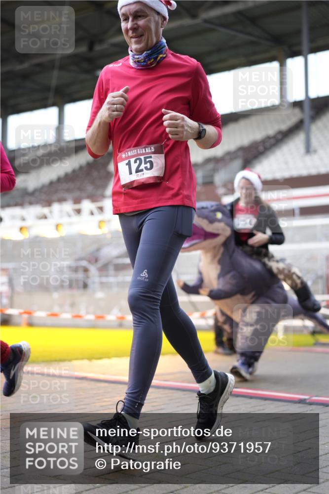 07.12.2025 - St. Pauli X-Mass-Run No. 15 Patografie http://msf.ph/oto/9371957 07.12.2025 11:47:30 Ziel 107, 121, 125, 131, 237, 245, 254, 930, 1540, 3416, 3419, 3430, 3594, 3596, 3655, 3664, 3754, 3770, 4883 meine-sportfotos.de