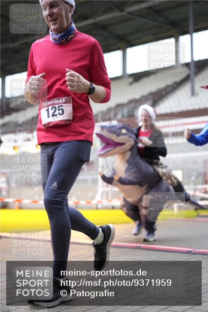 07.12.2025 - St. Pauli X-Mass-Run No. 15 Patografie http://msf.ph/oto/9371959 07.12.2025 11:47:30 Ziel 107, 121, 125, 131, 237, 245, 254, 930, 1540, 3416, 3419, 3430, 3594, 3596, 3655, 3664, 3754, 3770, 4883 meine-sportfotos.de
