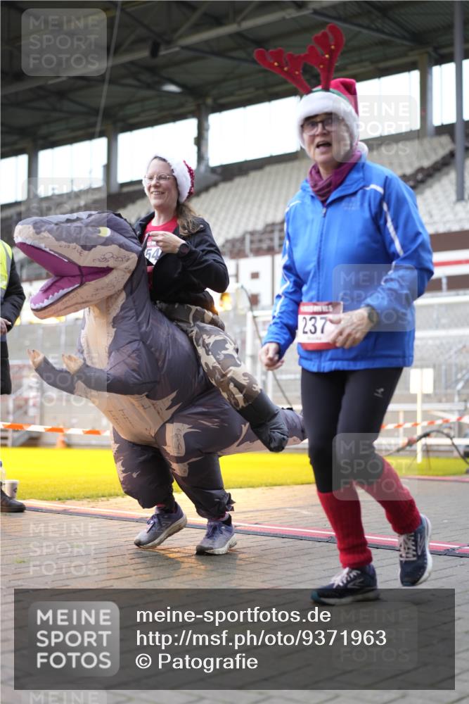07.12.2025 - St. Pauli X-Mass-Run No. 15 Patografie http://msf.ph/oto/9371963 07.12.2025 11:47:31 Ziel 107, 121, 125, 131, 237, 245, 254, 930, 1540, 3416, 3419, 3430, 3594, 3596, 3655, 3664, 3754, 3770 meine-sportfotos.de