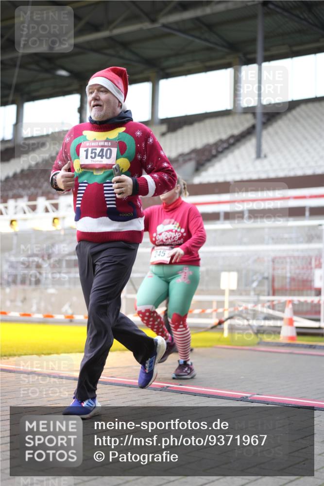 07.12.2025 - St. Pauli X-Mass-Run No. 15 Patografie http://msf.ph/oto/9371967 07.12.2025 11:47:32 Ziel 107, 121, 125, 131, 237, 245, 254, 930, 1540, 3416, 3419, 3430, 3594, 3596, 3655, 3664, 3754, 3770 meine-sportfotos.de