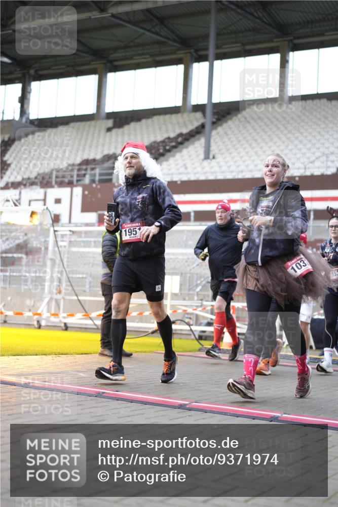 07.12.2025 - St. Pauli X-Mass-Run No. 15 Patografie http://msf.ph/oto/9371974 07.12.2025 11:47:41 Ziel 107, 121, 125, 131, 237, 245, 254, 1032, 1534, 1539, 1540, 1622, 1951, 2451, 2452, 2475, 3225, 3227, 3655, 3664, 3754, 3770 meine-sportfotos.de