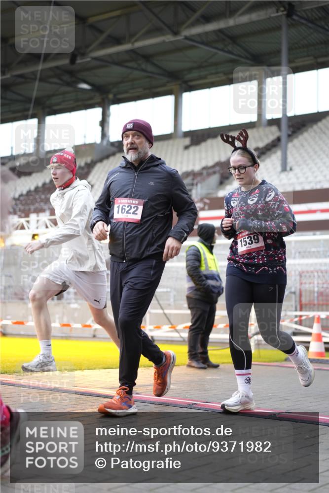 07.12.2025 - St. Pauli X-Mass-Run No. 15 Patografie http://msf.ph/oto/9371982 07.12.2025 11:47:42 Ziel 107, 121, 125, 131, 237, 245, 254, 1032, 1534, 1539, 1540, 1622, 1951, 2381, 2384, 2451, 2452, 2475, 3225, 3227, 3655, 3664 meine-sportfotos.de
